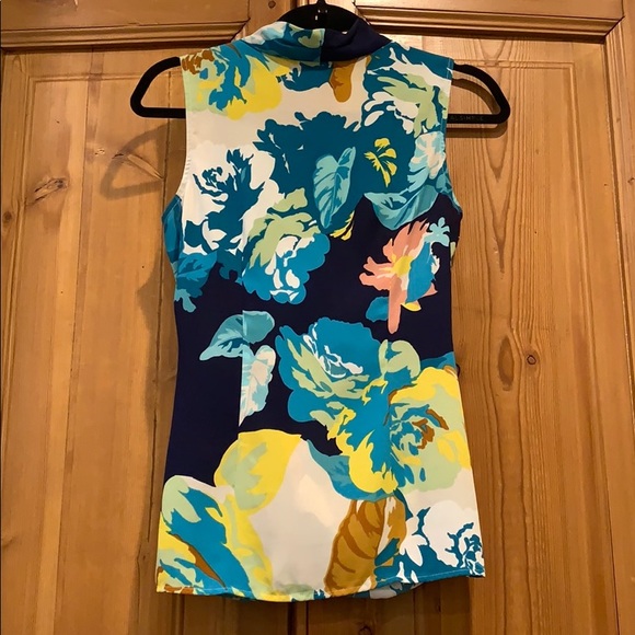 Cross drape v-neck tropical floral top - Picture 3 of 5